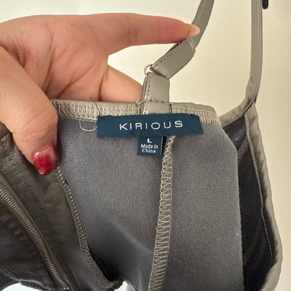 Silver Sleeveless Crop top - Picture 3 of 3